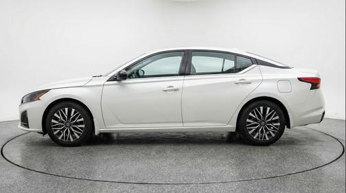 Glacier White 2025 Nissan Altima SV FWD