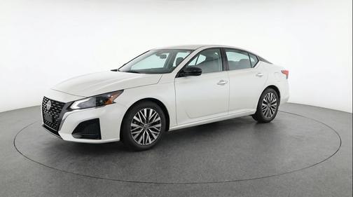 Glacier White 2025 Nissan Altima SV FWD