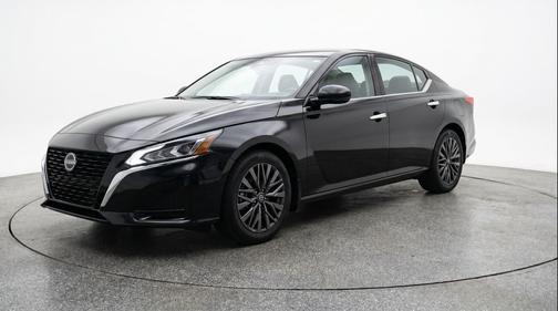 Super Black 2025 Nissan Altima SV FWD