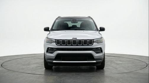 Silver Zynith Metallic Clearcoat 2025 Jeep Compass Limited