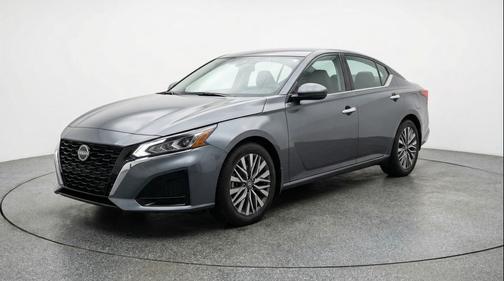 Gun Metallic 2025 Nissan Altima SV FWD