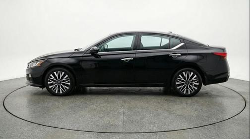 Super Black 2025 Nissan Altima SV FWD