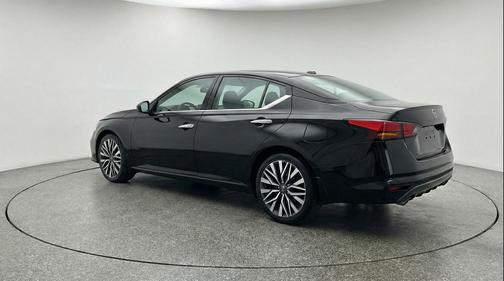 Super Black 2025 Nissan Altima SV FWD