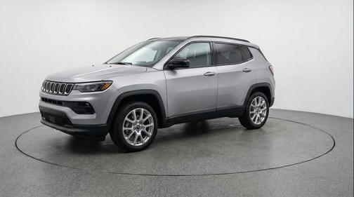 Silver Zynith Metallic Clearcoat 2025 Jeep Compass Limited