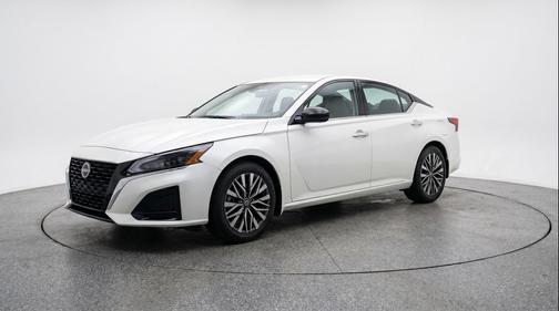 Glacier White 2025 Nissan Altima SV FWD