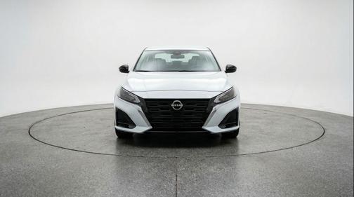 Glacier White 2025 Nissan Altima SV FWD