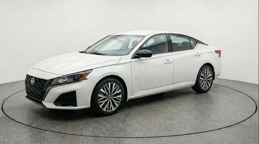 Glacier White 2025 Nissan Altima SV FWD