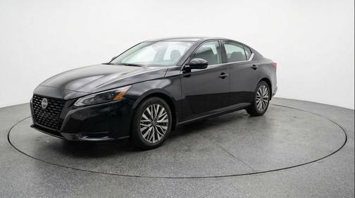 Super Black 2025 Nissan Altima SV FWD