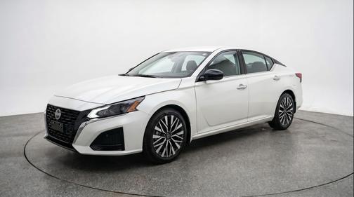 Glacier White 2025 Nissan Altima SV FWD