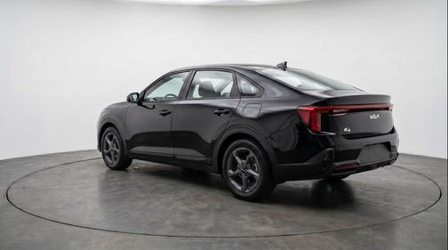 Aurora Black Pearl 2025 Kia K4 LXS