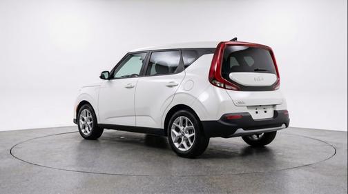 Snow White Pearl 2025 Kia Soul LX