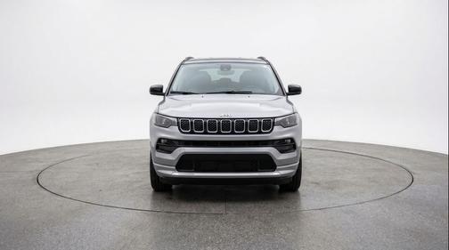 Silver Zynith Metallic Clearcoat 2025 Jeep Compass Limited