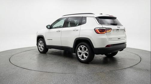 Bright White Clearcoat 2025 Jeep Compass Latitude