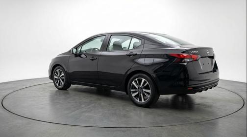Super Black 2025 Nissan Versa 1.6 SV