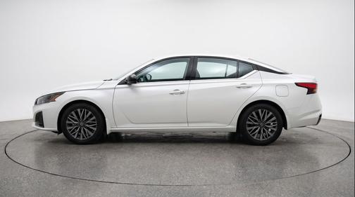 Glacier White 2025 Nissan Altima SV FWD