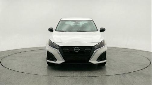 Glacier White 2025 Nissan Altima SV FWD