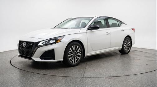 Glacier White 2025 Nissan Altima SV FWD