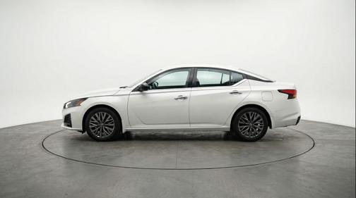 Glacier White 2025 Nissan Altima SV FWD
