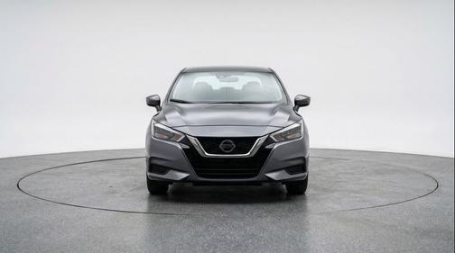 Gun Metallic 2025 Nissan Versa 1.6 SV
