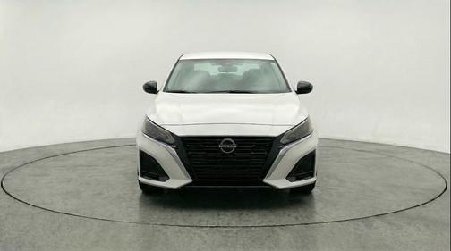 Glacier White 2025 Nissan Altima SV FWD