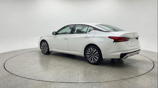 Glacier White 2025 Nissan Altima SV FWD