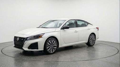 Glacier White 2025 Nissan Altima SV FWD