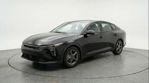 Aurora Black Pearl 2025 Kia K4 LXS