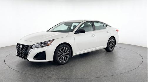 Glacier White 2025 Nissan Altima SV FWD