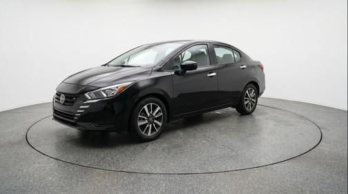 Super Black 2025 Nissan Versa 1.6 SV