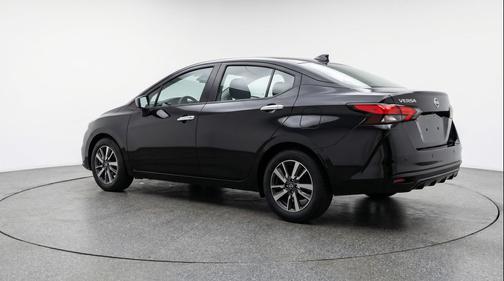 Super Black 2025 Nissan Versa 1.6 SV