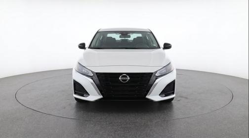 Glacier White 2025 Nissan Altima SV FWD