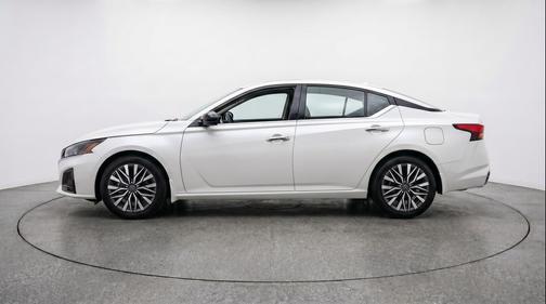 Glacier White 2025 Nissan Altima SV FWD