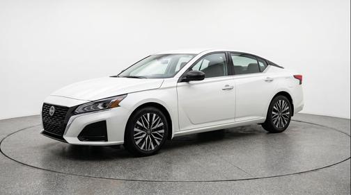 Glacier White 2025 Nissan Altima SV FWD