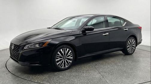 Super Black 2025 Nissan Altima SV FWD