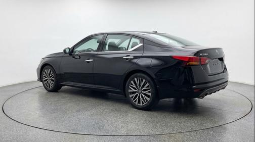 Super Black 2025 Nissan Altima SV FWD