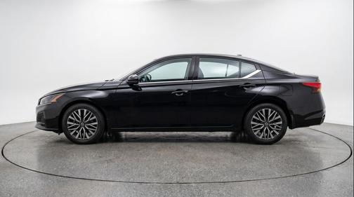 Super Black 2025 Nissan Altima SV FWD