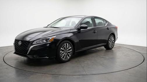 Super Black 2025 Nissan Altima SV FWD