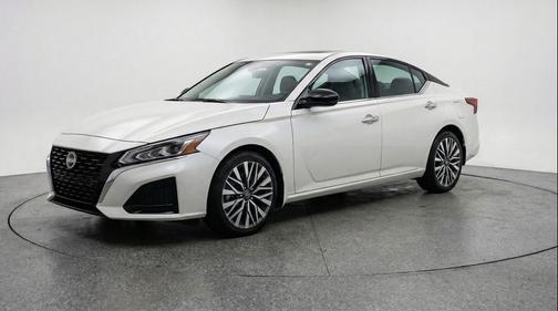 2025 Nissan Altima SV FWD