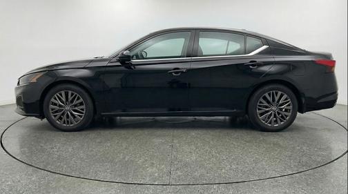 Super Black 2025 Nissan Altima SV FWD
