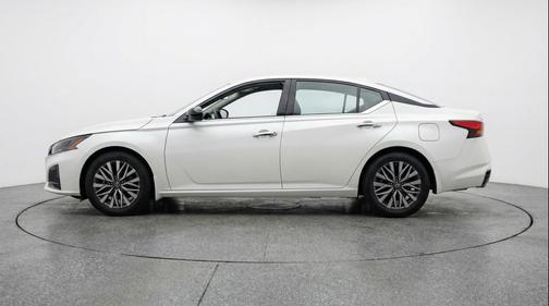 Glacier White 2025 Nissan Altima SV FWD