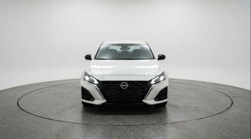 Glacier White 2025 Nissan Altima SV FWD