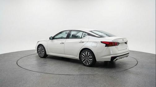 Glacier White 2025 Nissan Altima SV FWD