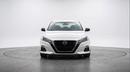 Glacier White 2025 Nissan Altima SV FWD