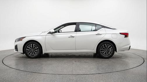 Glacier White 2025 Nissan Altima SV FWD