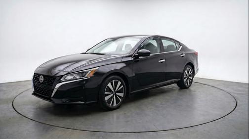 Super Black 2025 Nissan Altima SV FWD