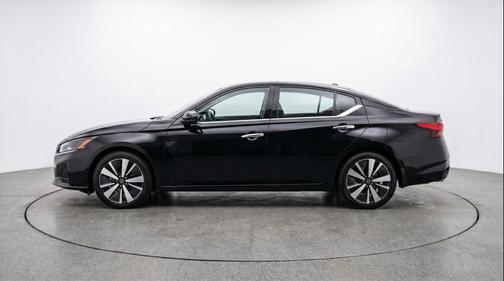 Super Black 2025 Nissan Altima SV FWD