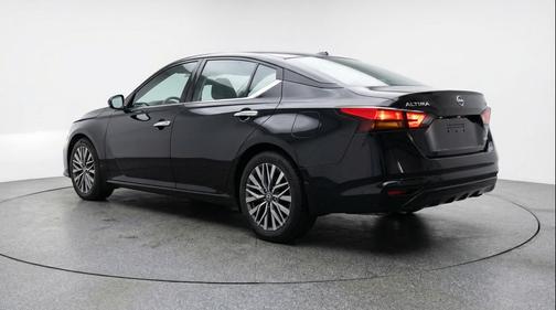 Super Black 2025 Nissan Altima SV FWD