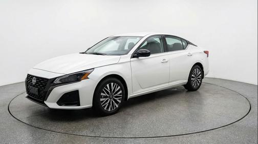 Glacier White 2025 Nissan Altima SV FWD