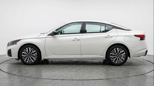 Glacier White 2025 Nissan Altima SV FWD