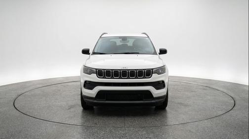 Bright White Clearcoat 2025 Jeep Compass Latitude